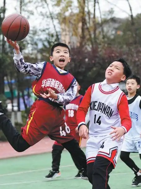 primary school students in chongqing play basketball during