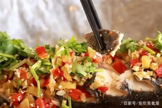 做纸包鱼时,最忌讳放此调料,很多人都做错,难怪不好吃腥味重