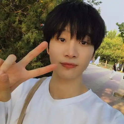 陈宥维回应连淮伟穿他的衣服会有衣服替我来青你