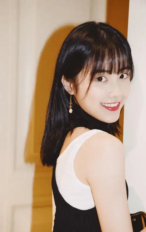 简介:章乐韵妩媚动人写真图片,分享一组章乐韵图片给大家,图中的明星