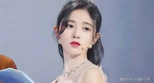 泰国评选10大最美中国女演员迪丽热巴排在第一位3