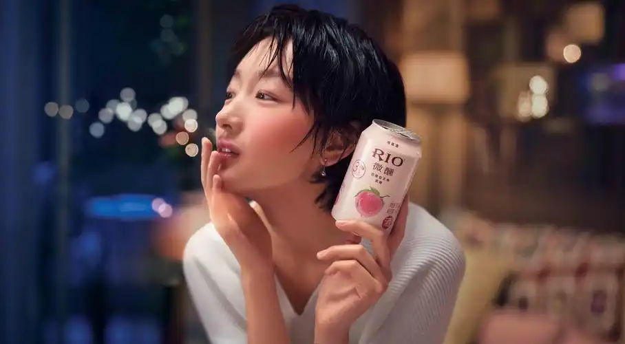 周冬雨广告质量堪比微电影 进军国际潮奢商业价值飙升