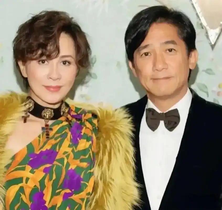 2008年,刘嘉玲梁朝伟在不丹举行婚礼,夫妻约定不生小孩.