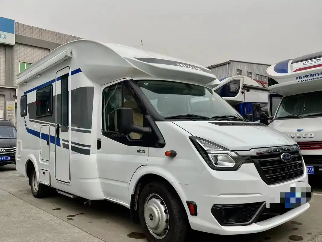 飞翔福特v348 t型房车,九成新,宽敞空间,大水大电!等你来抢!