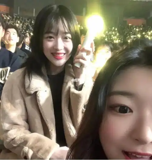 少见的合照莉莉_头像_崔雪莉_娱乐_明星娱乐资讯