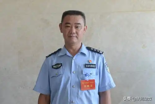 组织部选调参加公安工作,现任桃源县公安局警务保障室主任,一级警督