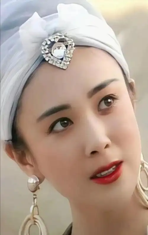 傅艺伟和金巧巧年轻时颜值巅峰对比,从她俩的古装扮相看一目了然