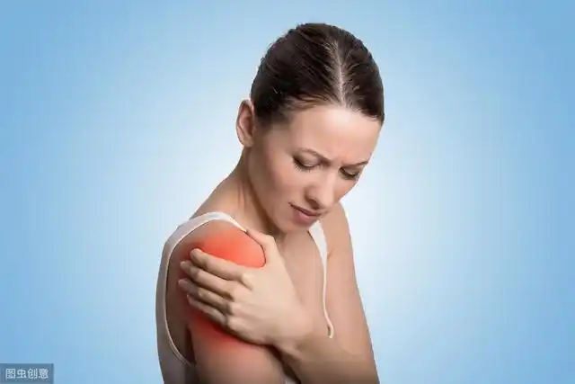 此外,这种疼痛会出现放射性,引起肩膀疼,牙痛,脖子痛,手臂痛等,这时