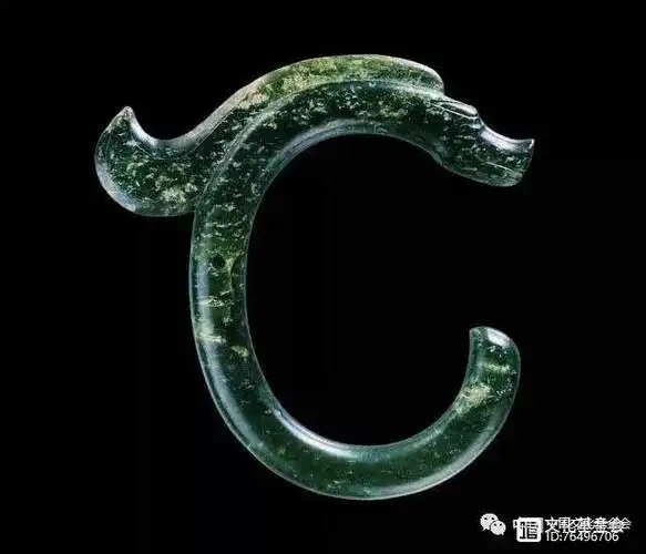 据学者考证,龙图腾确实是中华民族在上古时期的部落图腾