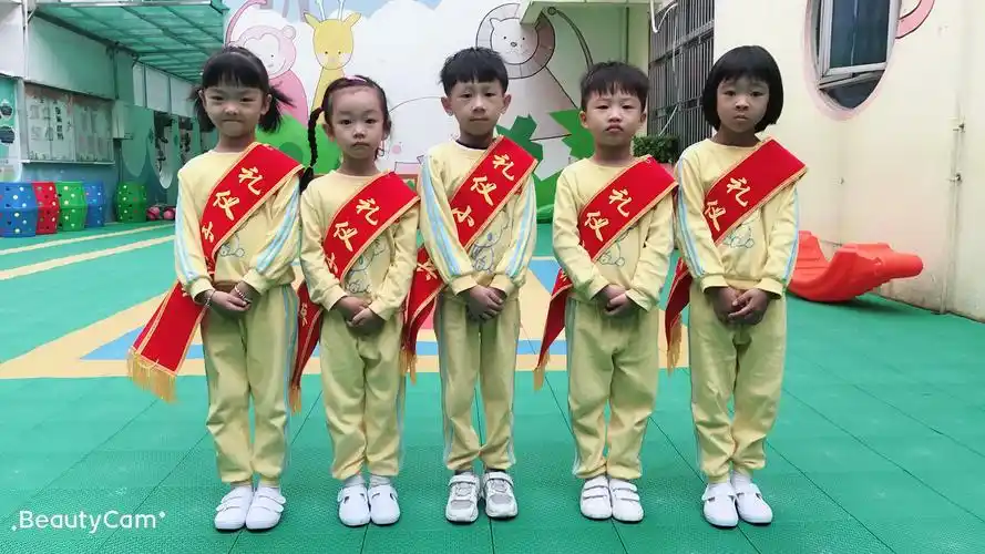 我们着装整齐,准备好了要上岗啦!