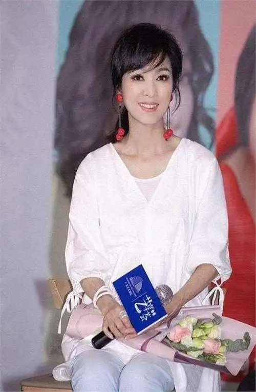 米雪第一部金庸剧女主成龙追求她多年失败66岁近照好似少女