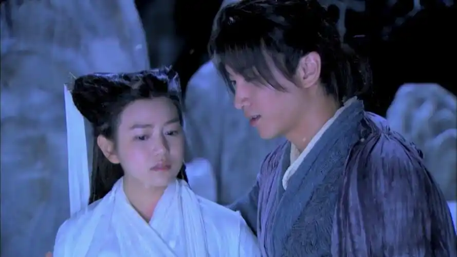 杨过为小龙女采花,并将花取名龙女花