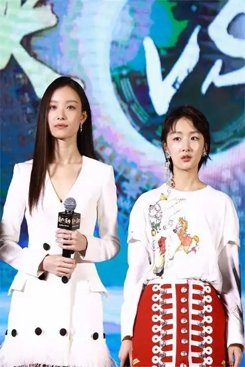 上海这夜,以"特殊身份"亮相的倪妮,让冯绍峰及所有人