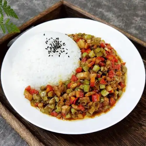 肉末豆角盖浇饭,清脆酸爽,开胃又解馋