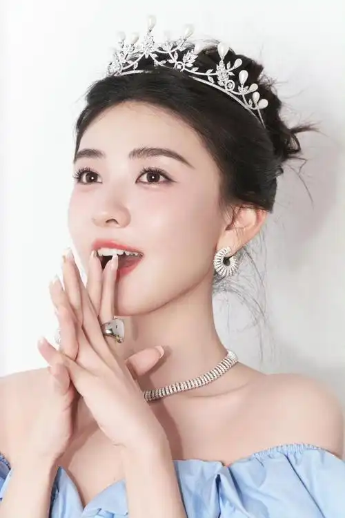 梁洁 甜心公主梁洁梁洁little 蓝色抹胸群好养眼,宝宝真的好会做表情