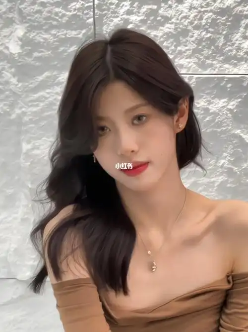 锁骨发女生一定要尝试的法式慵懒卷发太美