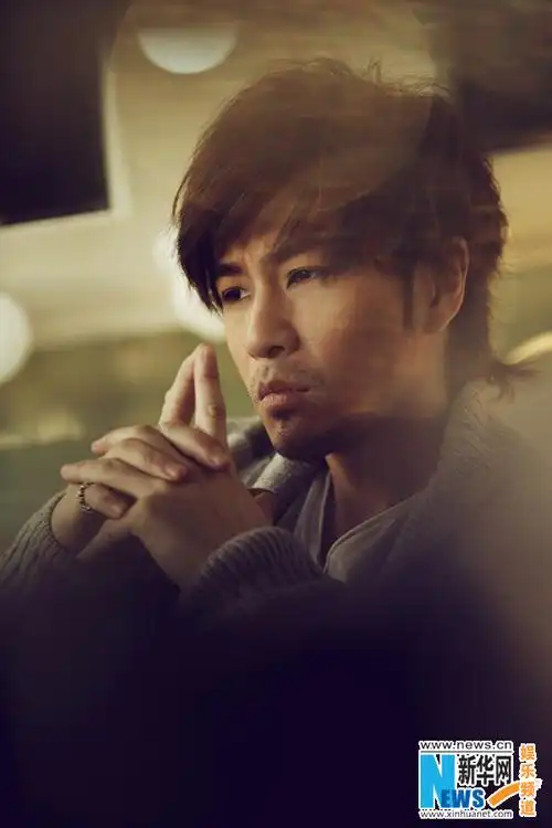 高清:许绍洋写真大片沧桑感十足 变身忧郁大叔