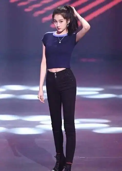 李小冉的胸许晴的臀袁泉的腿这几位中年女星谁能顶住