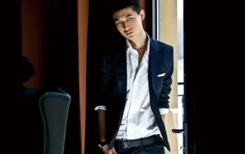 富二代刘云超快男晋级 秀肌肉坦率揭秘"勿扰"