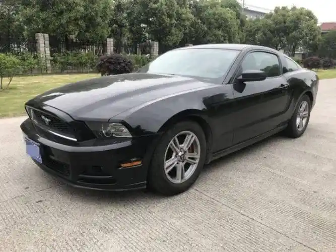 2012款福特野马3.7l v6手动豪华型