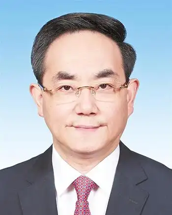 在职大学,工商管理硕士,中共党员,现任二十届中央委员,贵州省委书记