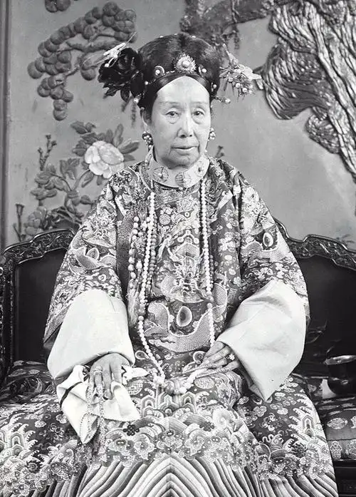 慈禧太后有多奢侈?一天这个数,半个月就能买一艘吉野号|太监|宫廷|小