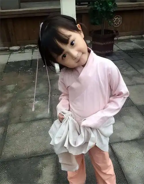 刘楚恬:2岁出道年入百万,因长相甜美被禁止整容,如今长成怎样