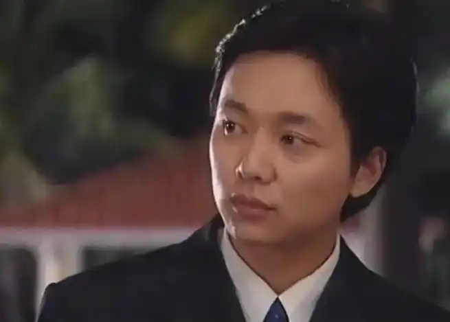 年轻时的刘奕君##刘奕君年轻的时候也很帅