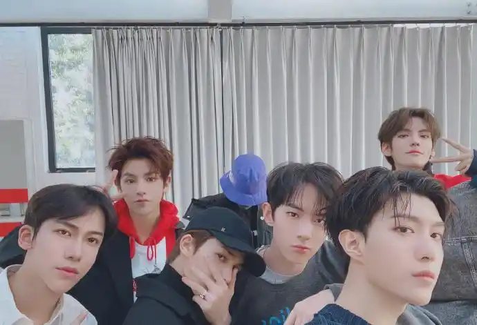 乐华七子给范丞丞新剧打call