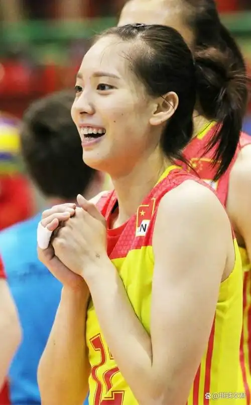 女排运动员,普遍身材高挑,皮肤白皙,气质出众,动感十足.