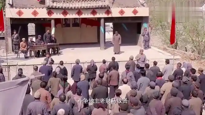 全村批斗地主,农民们吃不上饭,地主却吃碗咸菜还配半碗香油