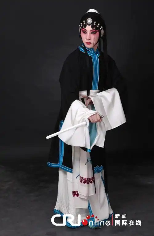 阳刚化作绕指柔:京剧男旦杨磊(图)