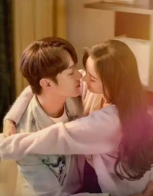 《爱的二八定律》:杨幂与许凯花式接吻,甜蜜画面让人羡慕_剧中_观众