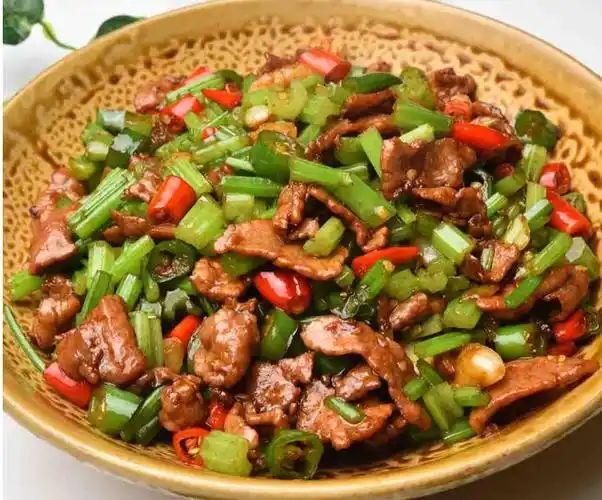 辣爆味蕾的极致享受:湖南小炒黄牛肉燃烧你的味蕾