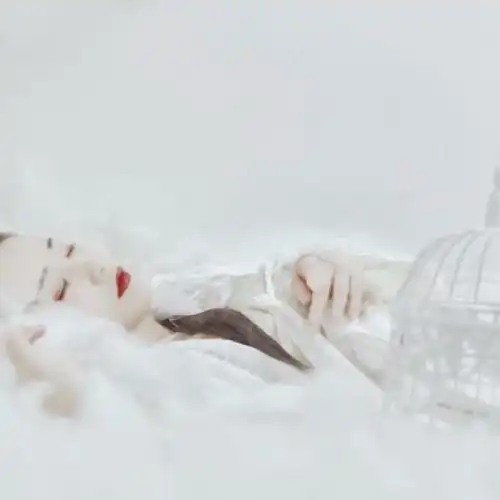 白纱女生头像古风真人超清好看的古风女头白色图片