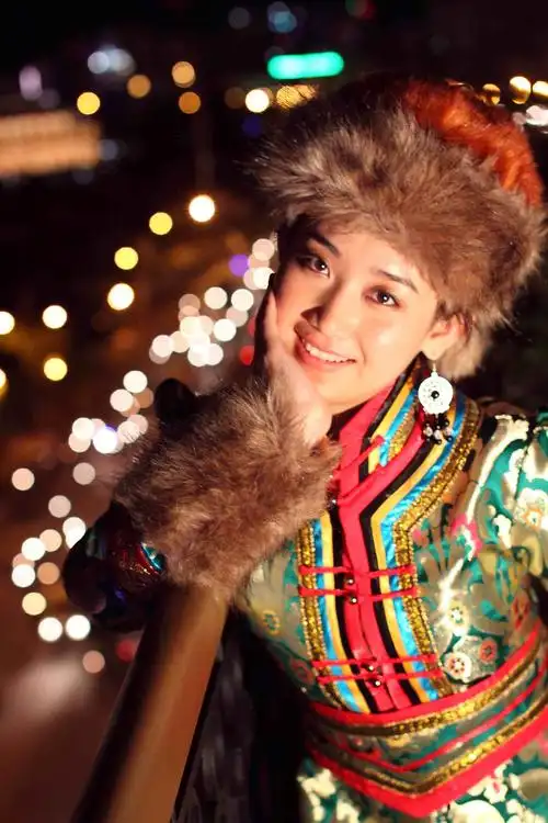 刘怡君(珠拉)武警文工团青年歌唱演员