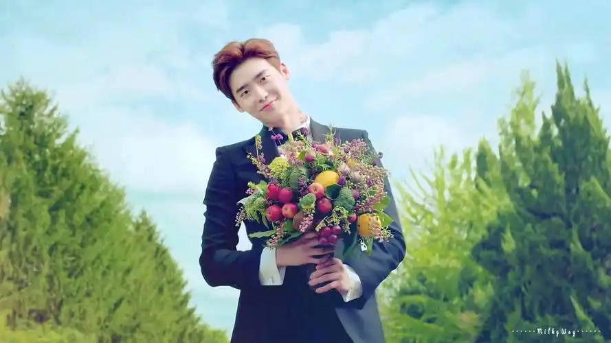 李钟硕★比花还美的男子～ 壁纸