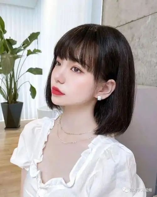 搭配刘海减龄甜美,这款超a"齐肩短发"超级的修脸型,简约百搭