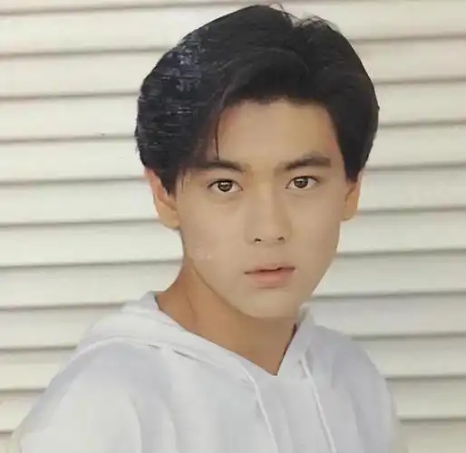 一场车祸一场空!49岁林志颖,终究是回不去"十七岁的雨季"了