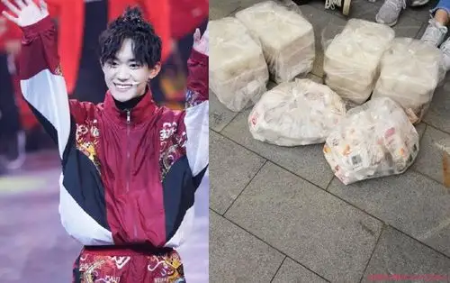 易烊千玺为粉丝买早餐画面曝光通宵录制还不忘户外粉丝