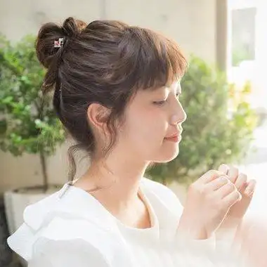 美丽长发发型初中女生简单美丽发型2