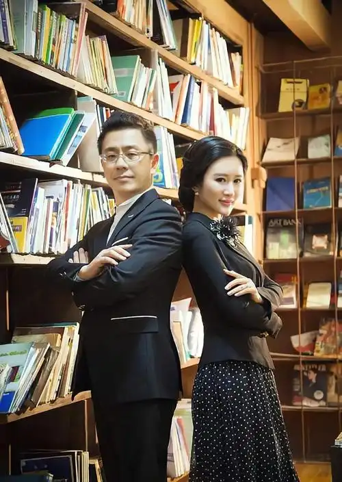 两人开始筹备公司,折腾了一段时间,公司运作也很不错,杜星霖在台湾时