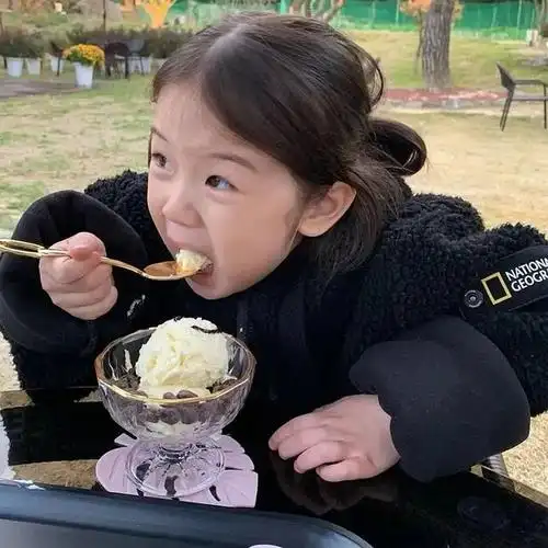 有没有类似的小女孩头像