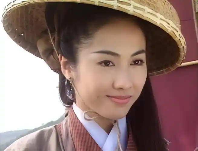 嫁大15岁富豪为家庭退出娱乐圈,52岁黎姿回应复出拍戏,直言看缘分