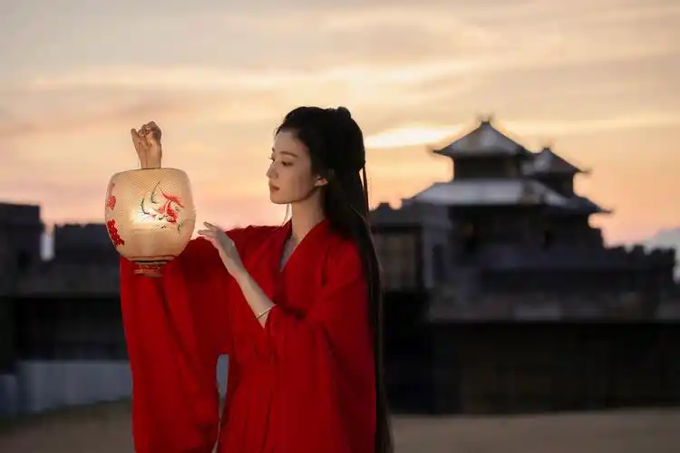 王楚然古装 淡妆浓抹总相宜