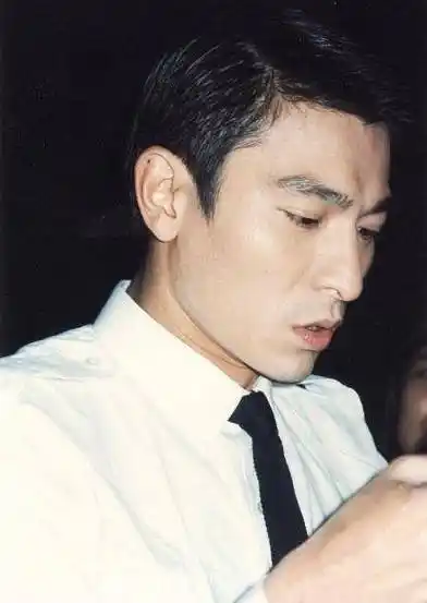 原创被天王藏了23年46岁诞下一女朱丽倩嫁刘德华后受了多少委屈