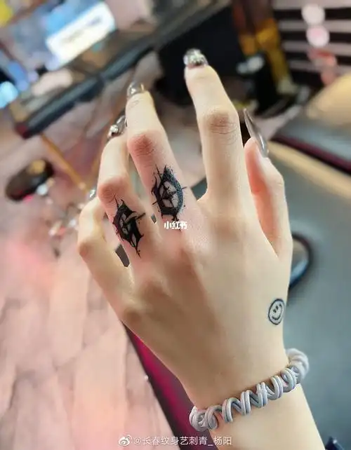 手指纹身花体,花体纹身-图片大观-奇异网