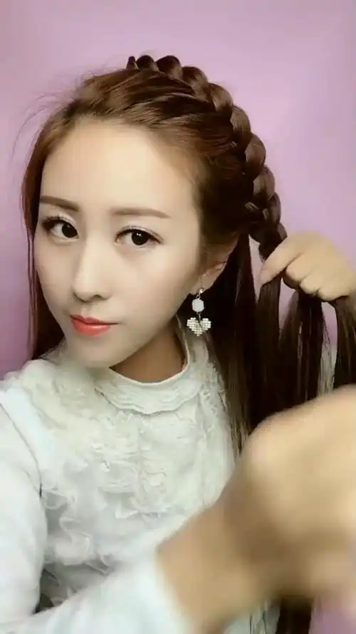 娱乐#伴娘编发:当伴娘这样扎比新娘还美编发,简单好看!