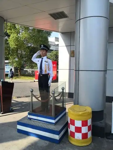 浙商大35岁保安自考本科称能学习就很知足