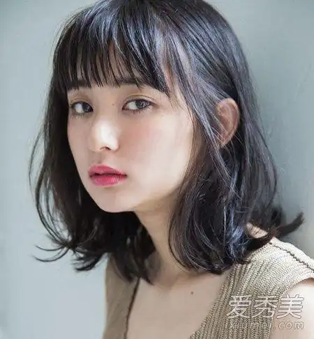 什么样的人适合黑发 20岁左右黑发什么发型好看